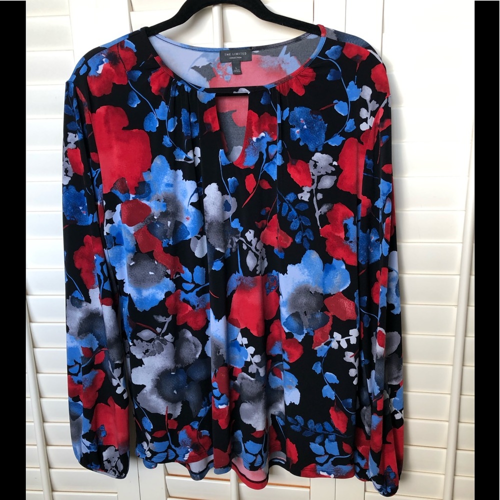 Limited floral blouse with long sleeves
